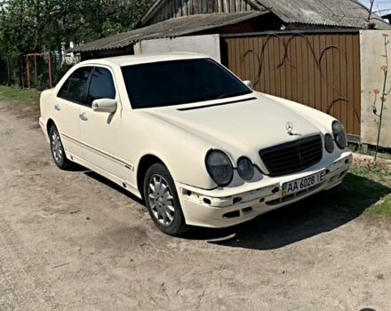 Бежевый Мерседес Е-Класс, объемом двигателя 2.3 л и пробегом 246 тыс. км за 2600 $, фото 1 на Automoto.ua