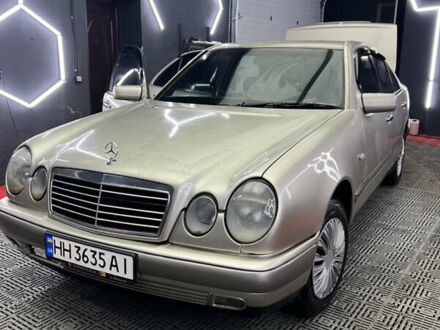 Бежевий Мерседес Е-Клас, об'ємом двигуна 2.3 л та пробігом 280 тис. км за 3300 $, фото 1 на Automoto.ua