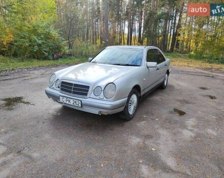 Бежевий Мерседес Е-Клас, об'ємом двигуна 2.2 л та пробігом 446 тис. км за 1500 $, фото 1 на Automoto.ua