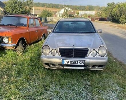 Мерседес Е-Класс 1999 в Умани на Automoto.ua Бежевый Мерседес Е-Класс, объемом двигателя 2.1 л и пробегом 270 тыс. км за 3100 $, фото 1 на Automoto.ua