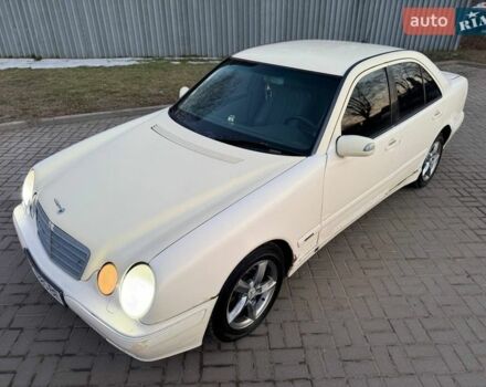 Бежевый Мерседес Е-Класс, объемом двигателя 2.15 л и пробегом 436 тыс. км за 2000 $, фото 1 на Automoto.ua