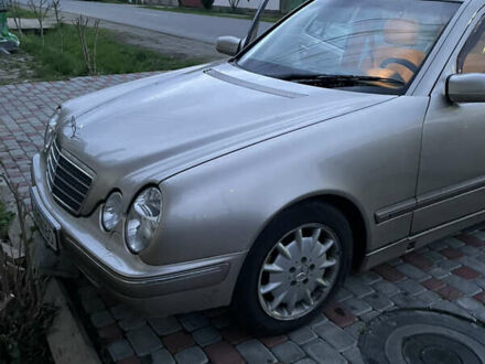 Мерседес Е-Класс 2001 в Береговом на Automoto.ua Бежевый Мерседес Е-Класс, объемом двигателя 2.2 л и пробегом 338 тыс. км за 3000 $, фото 1 на Automoto.ua