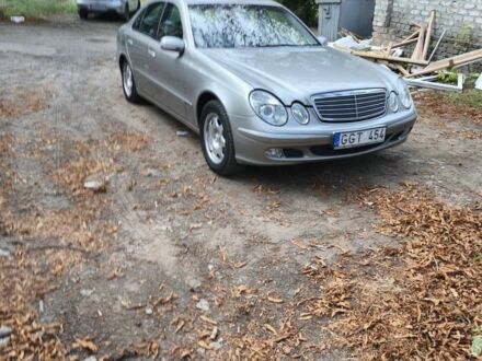 Бежевий Мерседес Е-Клас, об'ємом двигуна 2.2 л та пробігом 300 тис. км за 3200 $, фото 1 на Automoto.ua