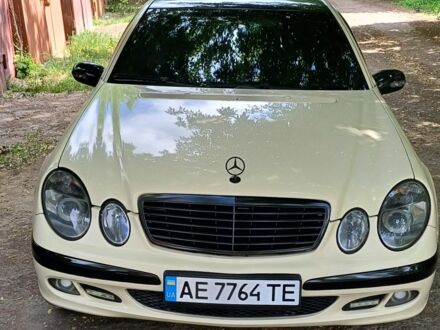 Мерседес Е-Класс 2005 в Кривом Роге на Automoto.ua Бежевый Мерседес Е-Класс, объемом двигателя 2.1 л и пробегом 326 тыс. км за 6200 $, фото 1 на Automoto.ua