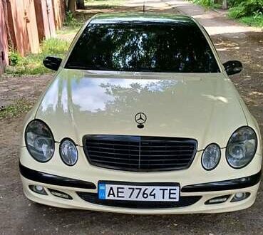 Мерседес Е-Класс 2005 в Кривом Роге на Automoto.ua Бежевый Мерседес Е-Класс, объемом двигателя 2.1 л и пробегом 326 тыс. км за 6200 $, фото 1 на Automoto.ua