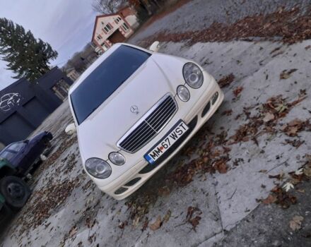 Бежевий Мерседес Е-Клас, об'ємом двигуна 2 л та пробігом 370 тис. км за 3150 $, фото 1 на Automoto.ua