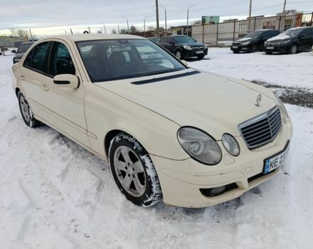 Бежевый Мерседес Е-Класс, объемом двигателя 2.2 л и пробегом 230 тыс. км за 5500 $, фото 1 на Automoto.ua