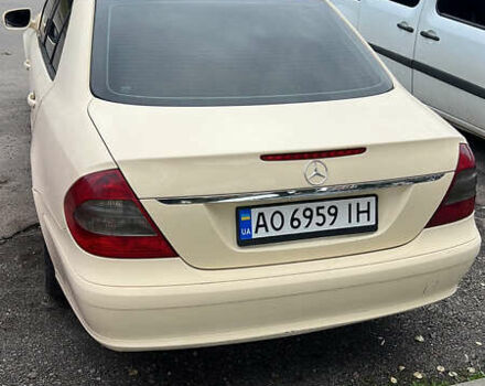 Бежевий Мерседес Е-Клас, об'ємом двигуна 1.8 л та пробігом 500 тис. км за 4700 $, фото 1 на Automoto.ua