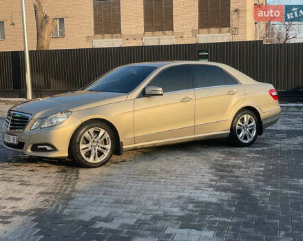 Бежевый Мерседес Е-Класс, объемом двигателя 3 л и пробегом 205 тыс. км за 12000 $, фото 1 на Automoto.ua