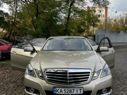 Мерседес Е-Класс 2011 в Киеве на Automoto.ua Бежевый Мерседес Е-Класс, объемом двигателя 1.8 л и пробегом 135 тыс. км за 14800 $, фото 1 на Automoto.ua