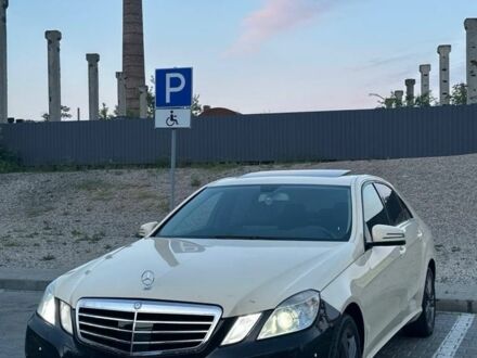 Мерседес Е-Класс 2012 в Одессе на Automoto.ua Бежевый Мерседес Е-Класс, объемом двигателя 2.2 л и пробегом 459 тыс. км за 8500 $, фото 1 на Automoto.ua