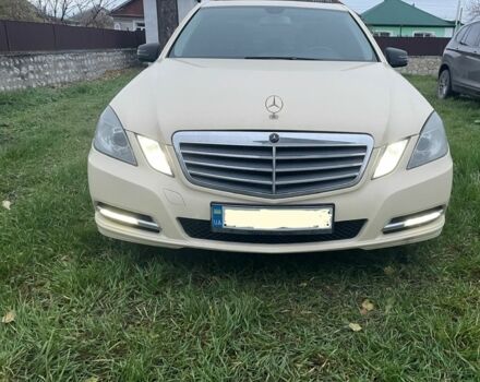 Бежевый Мерседес Е-Класс, объемом двигателя 2.2 л и пробегом 299 тыс. км за 8300 $, фото 1 на Automoto.ua