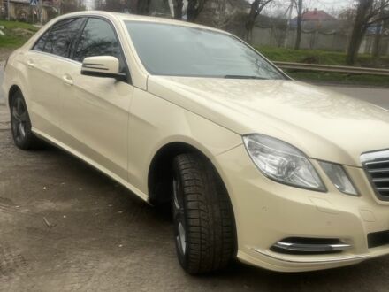 Бежевый Мерседес Е-Класс, объемом двигателя 2.1 л и пробегом 450 тыс. км за 8500 $, фото 1 на Automoto.ua