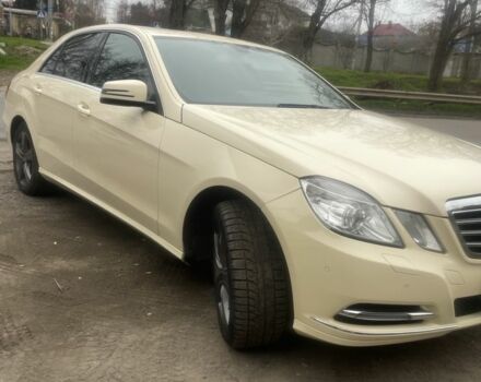 Бежевый Мерседес Е-Класс, объемом двигателя 2.1 л и пробегом 450 тыс. км за 8500 $, фото 1 на Automoto.ua
