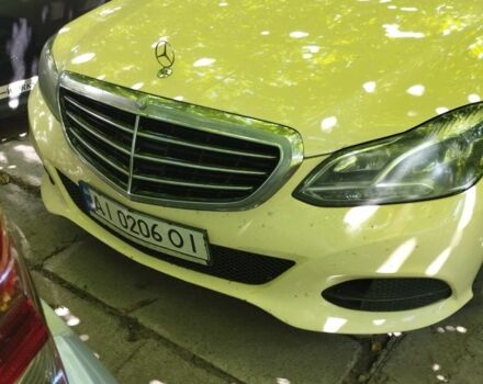 Бежевий Мерседес Е-Клас, об'ємом двигуна 2.1 л та пробігом 355 тис. км за 13000 $, фото 1 на Automoto.ua