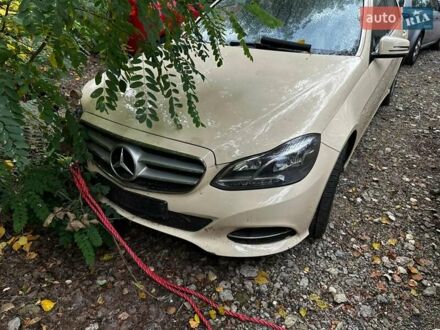 Бежевый Мерседес Е-Класс, объемом двигателя 2.2 л и пробегом 360 тыс. км за 4500 $, фото 1 на Automoto.ua