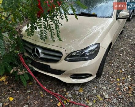 Бежевий Мерседес Е-Клас, об'ємом двигуна 2.2 л та пробігом 360 тис. км за 4500 $, фото 1 на Automoto.ua