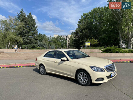 Бежевий Мерседес Е-Клас, об'ємом двигуна 2.1 л та пробігом 390 тис. км за 12999 $, фото 1 на Automoto.ua