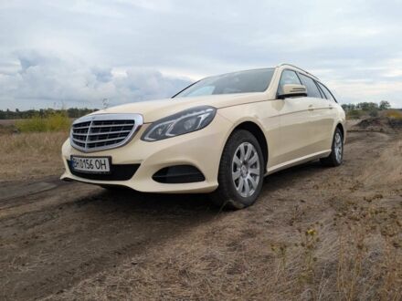 Бежевый Мерседес Е-Класс, объемом двигателя 2.1 л и пробегом 499 тыс. км за 10000 $, фото 1 на Automoto.ua
