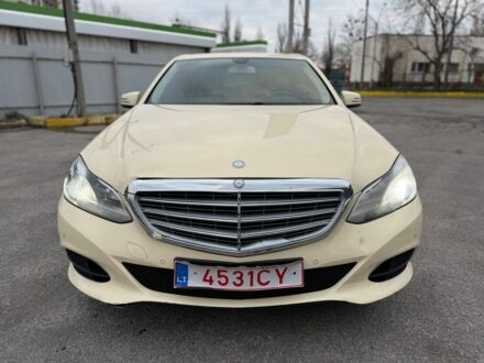 Бежевий Мерседес Е-Клас, об'ємом двигуна 2.2 л та пробігом 400 тис. км за 6600 $, фото 1 на Automoto.ua