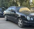 Черный Мерседес Е-Класс, объемом двигателя 2.2 л и пробегом 200 тыс. км за 1850 $, фото 1 на Automoto.ua