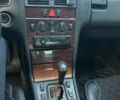 Черный Мерседес Е-Класс, объемом двигателя 2.2 л и пробегом 200 тыс. км за 1850 $, фото 6 на Automoto.ua