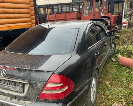 Черный Мерседес Е-Класс, объемом двигателя 3.2 л и пробегом 320 тыс. км за 3500 $, фото 3 на Automoto.ua