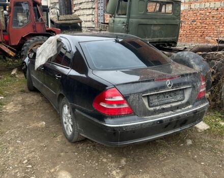 Черный Мерседес Е-Класс, объемом двигателя 3.2 л и пробегом 320 тыс. км за 3500 $, фото 1 на Automoto.ua