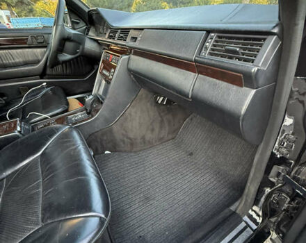 Чорний Мерседес Е-Клас, об'ємом двигуна 2.9 л та пробігом 330 тис. км за 15500 $, фото 17 на Automoto.ua