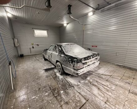 Черный Мерседес Е-Класс, объемом двигателя 3 л и пробегом 111 тыс. км за 3400 $, фото 5 на Automoto.ua