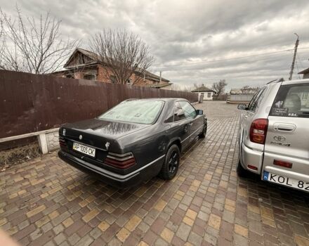 Черный Мерседес Е-Класс, объемом двигателя 3 л и пробегом 111 тыс. км за 3400 $, фото 1 на Automoto.ua