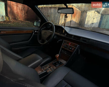 Черный Мерседес Е-Класс, объемом двигателя 2.2 л и пробегом 298 тыс. км за 6500 $, фото 20 на Automoto.ua