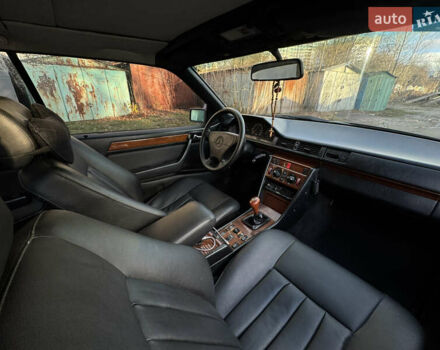 Черный Мерседес Е-Класс, объемом двигателя 2.2 л и пробегом 298 тыс. км за 6500 $, фото 19 на Automoto.ua