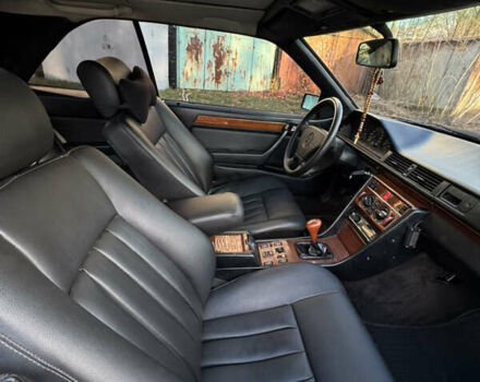 Черный Мерседес Е-Класс, объемом двигателя 2.2 л и пробегом 298 тыс. км за 6500 $, фото 3 на Automoto.ua