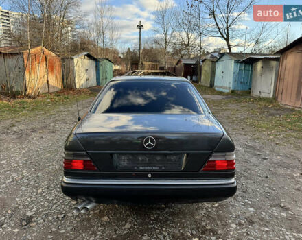 Черный Мерседес Е-Класс, объемом двигателя 2.2 л и пробегом 298 тыс. км за 6500 $, фото 11 на Automoto.ua