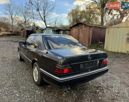 Черный Мерседес Е-Класс, объемом двигателя 2.2 л и пробегом 298 тыс. км за 6500 $, фото 12 на Automoto.ua