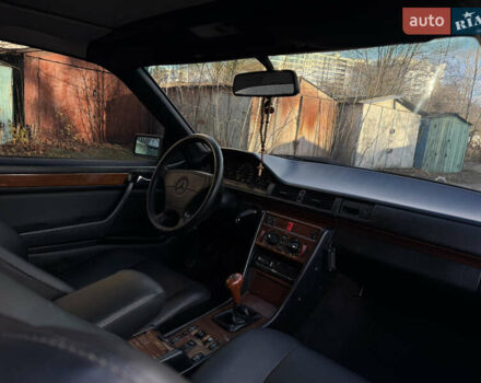 Черный Мерседес Е-Класс, объемом двигателя 2.2 л и пробегом 298 тыс. км за 6500 $, фото 22 на Automoto.ua