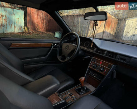 Черный Мерседес Е-Класс, объемом двигателя 2.2 л и пробегом 298 тыс. км за 6500 $, фото 5 на Automoto.ua