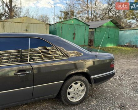 Черный Мерседес Е-Класс, объемом двигателя 2.2 л и пробегом 298 тыс. км за 6500 $, фото 7 на Automoto.ua