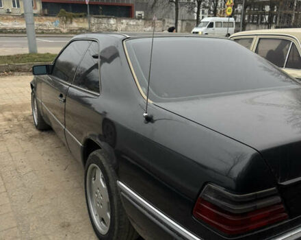 Черный Мерседес Е-Класс, объемом двигателя 2.2 л и пробегом 298 тыс. км за 6500 $, фото 26 на Automoto.ua