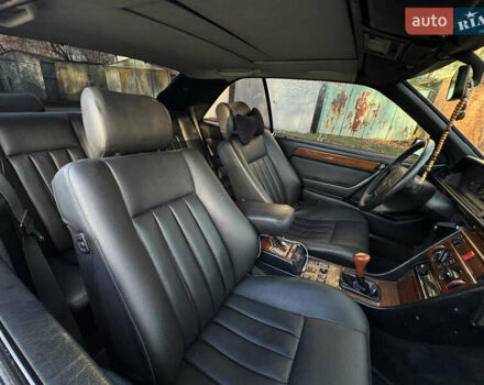 Черный Мерседес Е-Класс, объемом двигателя 2.2 л и пробегом 298 тыс. км за 6500 $, фото 18 на Automoto.ua