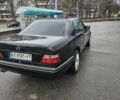 Черный Мерседес Е-Класс, объемом двигателя 2.2 л и пробегом 325 тыс. км за 7000 $, фото 4 на Automoto.ua