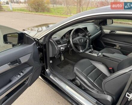 Черный Мерседес Е-Класс, объемом двигателя 3 л и пробегом 190 тыс. км за 13000 $, фото 37 на Automoto.ua