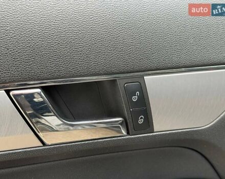 Черный Мерседес Е-Класс, объемом двигателя 3 л и пробегом 190 тыс. км за 13000 $, фото 32 на Automoto.ua