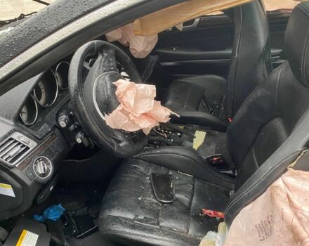 Черный Мерседес Е-Класс, объемом двигателя 0 л и пробегом 100 тыс. км за 2500 $, фото 7 на Automoto.ua