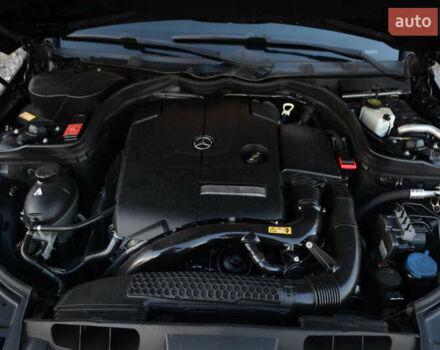 Черный Мерседес Е-Класс, объемом двигателя 2 л и пробегом 128 тыс. км за 17900 $, фото 11 на Automoto.ua