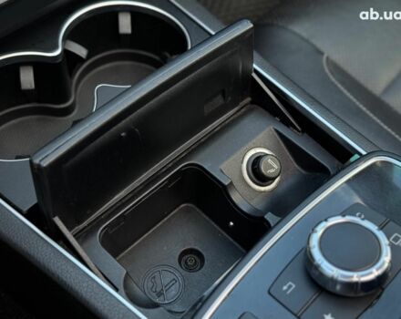 Черный Мерседес Е-Класс, объемом двигателя 3 л и пробегом 125 тыс. км за 18990 $, фото 35 на Automoto.ua