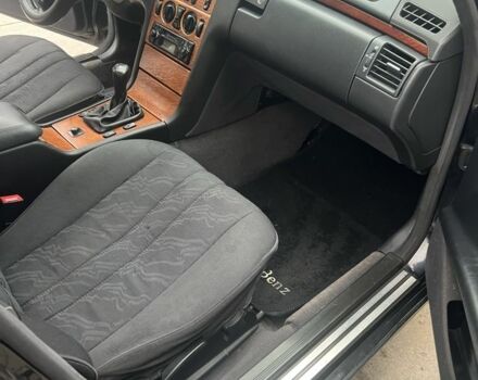 Чорний Мерседес Е-Клас, об'ємом двигуна 2.3 л та пробігом 400 тис. км за 2450 $, фото 14 на Automoto.ua