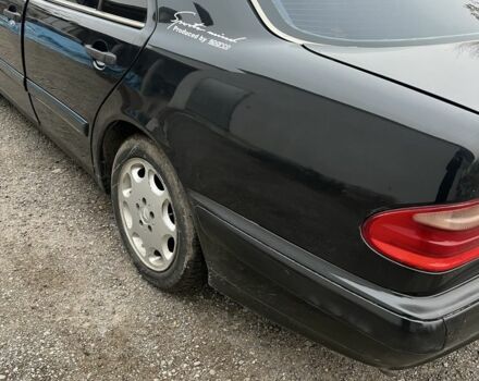 Чорний Мерседес Е-Клас, об'ємом двигуна 2.3 л та пробігом 400 тис. км за 2450 $, фото 5 на Automoto.ua