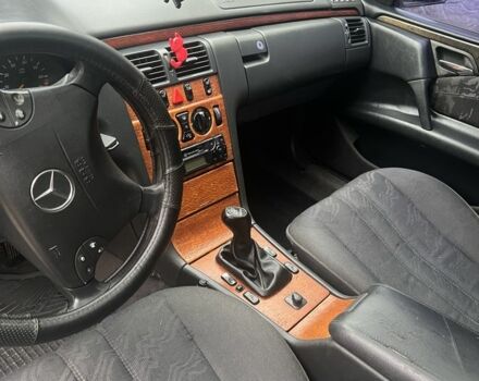 Чорний Мерседес Е-Клас, об'ємом двигуна 2.3 л та пробігом 400 тис. км за 2450 $, фото 11 на Automoto.ua